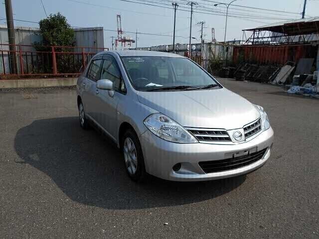 Nissan tiida