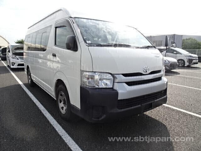 TOYOTA HIACE COMMUTER